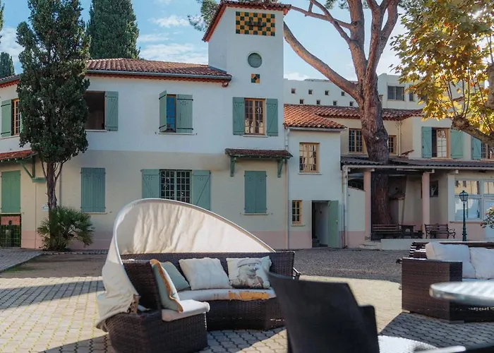 Campus Santa Maria 旅馆 *